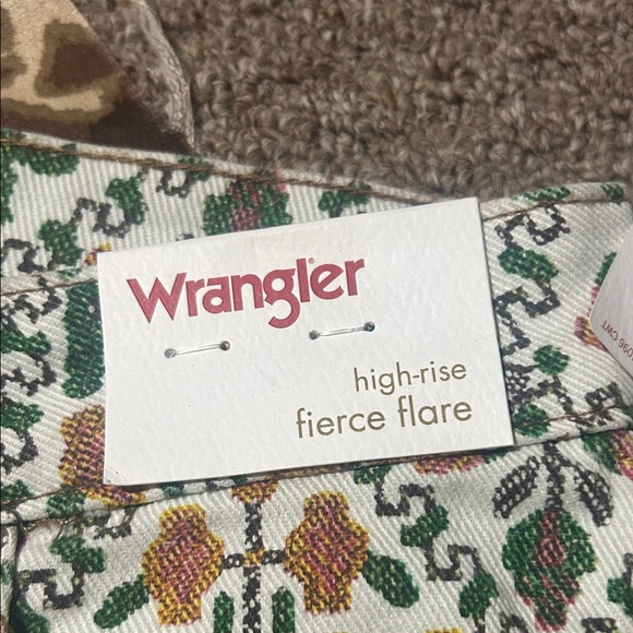 NWT Wrangler High-Rise Fierce Flare Floral Print Jeans 4/32 - Picture 3 of 10